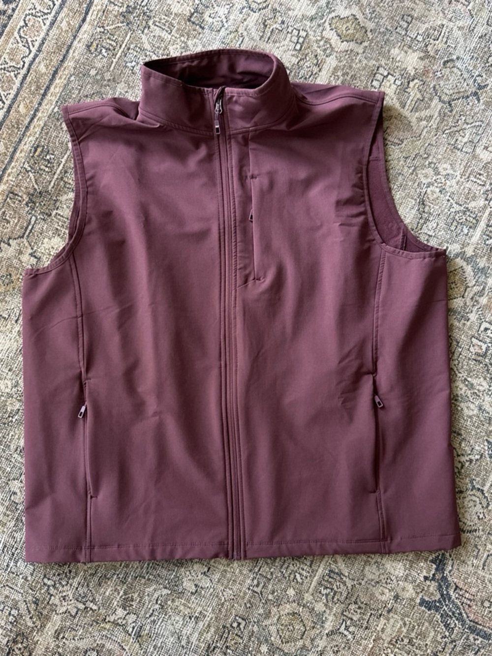 32 Degrees Men's Softshell Vest in Burgundy